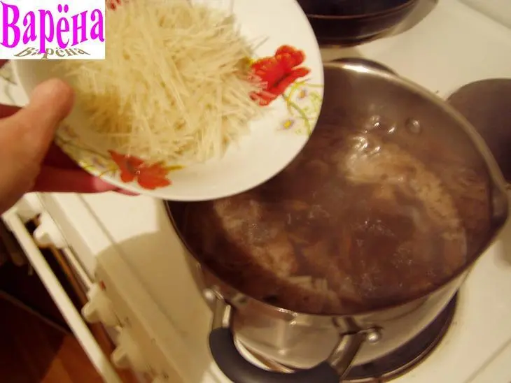 Грибной суп с рисовой лапшой: шаг 2