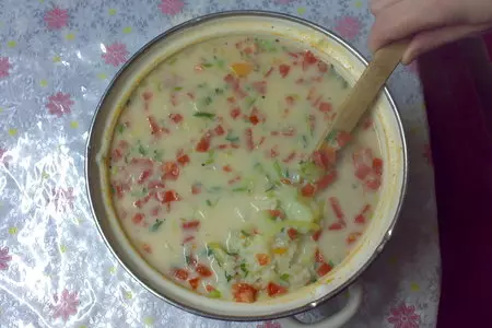 Все сезонный овощной супчик на плавленном сырке: шаг 1