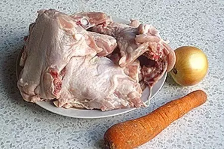 Куриный бульон с цветными сухариками: шаг 1