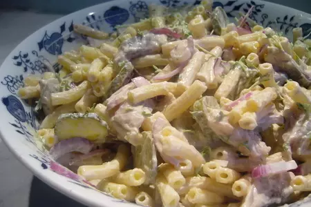 Макаронный салат с селедкой: шаг 3