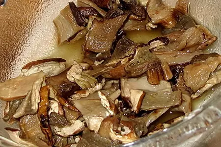 Тушеное мясо с грибами по-славянски: шаг 3