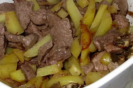 Тушеное мясо с грибами по-славянски: шаг 6