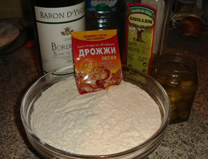 Фокачча с оливками и тимьяном: шаг 1