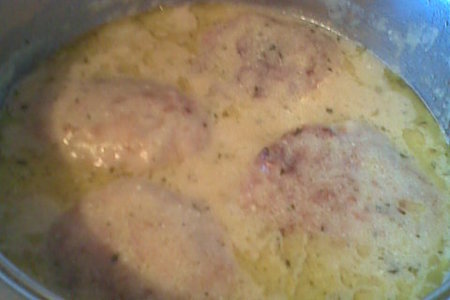 Куриные биточки в сметанном соусе: шаг 8