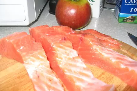 Семга запеченая с овощами и яблоком: шаг 1