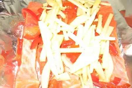 Семга запеченая с овощами и яблоком: шаг 4