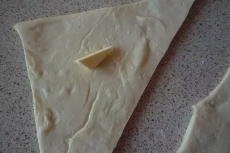 Круассаны с начинкой: шаг 3