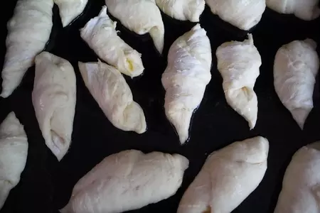 Круассаны с начинкой: шаг 6