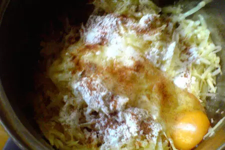 Хрустящие драники с шампиньонами: шаг 9