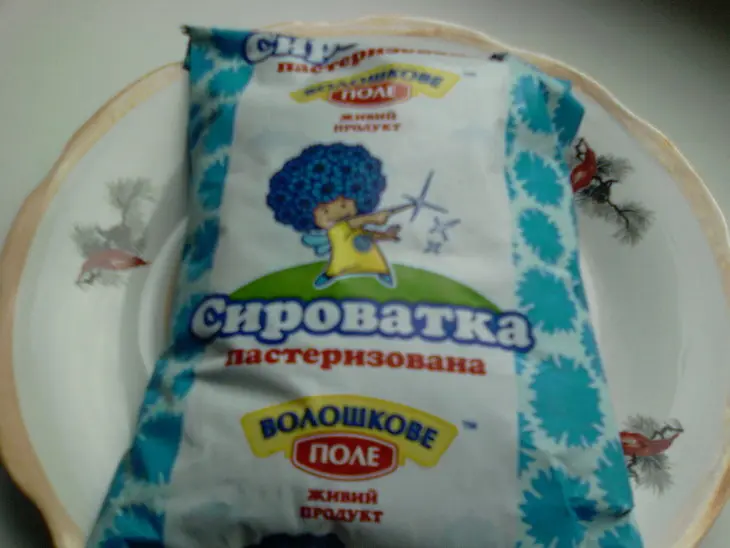Оладушки на сыворотке без яиц, зато-со сливами.: шаг 2