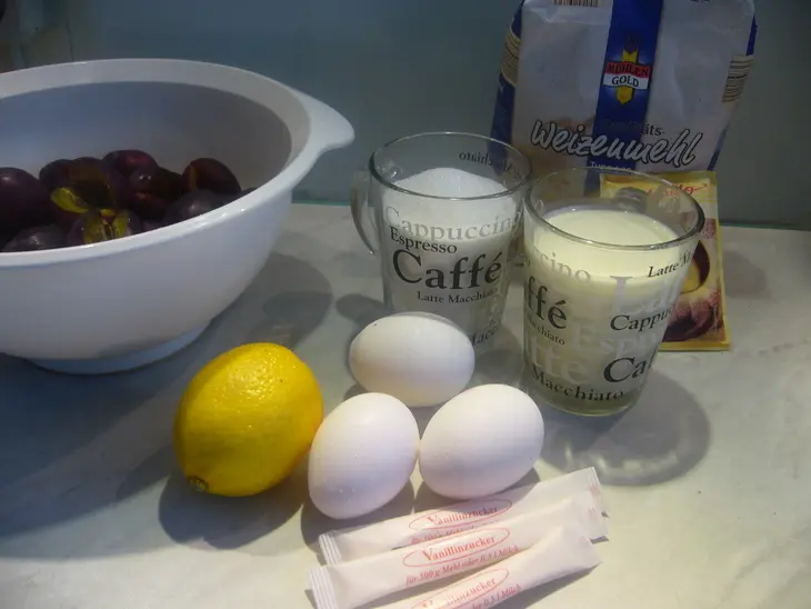 Пирог со сливами и орехами: шаг 2