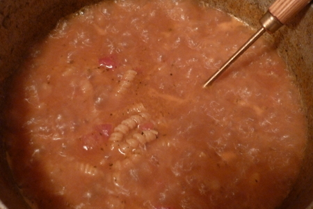 Баранина под красным соусом с макаронами по-критски: шаг 5