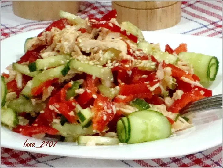 Салат из куриной грудки с огурцами: шаг 5