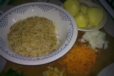 Суп с куриной шеикой и вермишелькой: шаг 1