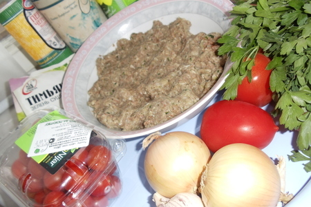 Тефтели в томатном cоусе с помидорами черри: шаг 1