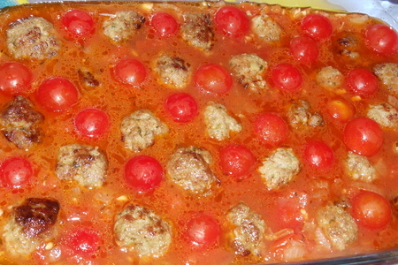 Тефтели в томатном cоусе с помидорами черри: шаг 6