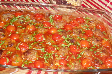 Тефтели в томатном cоусе с помидорами черри: шаг 7