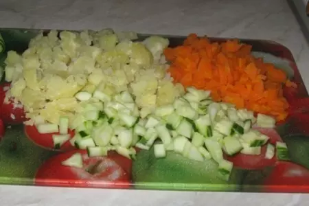 Салат с отварной рыбой: шаг 2