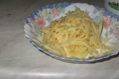 Салат с отварной рыбой: шаг 3