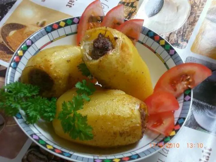 Картофель фаршированый мясом в сметанной подливке.: шаг 5