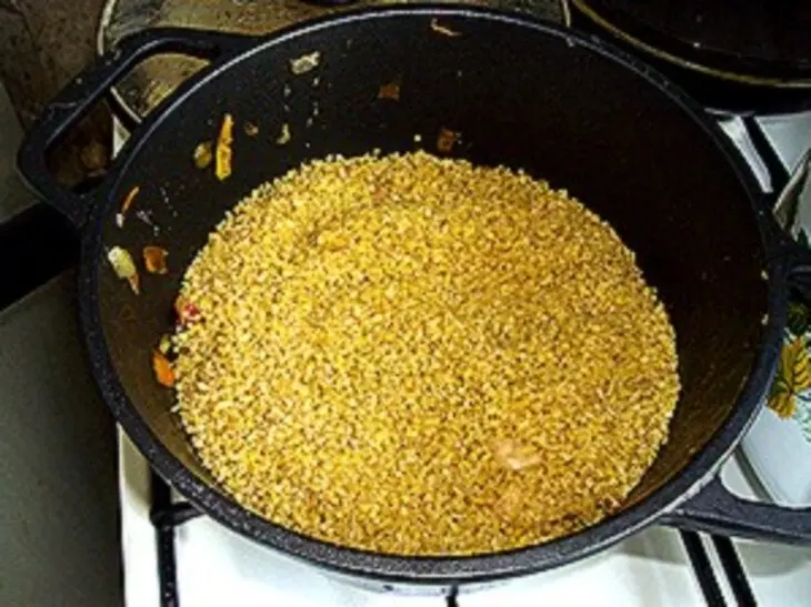 Плов с курицей и булгуром: шаг 6