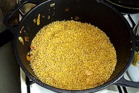 Плов с курицей и булгуром: шаг 6