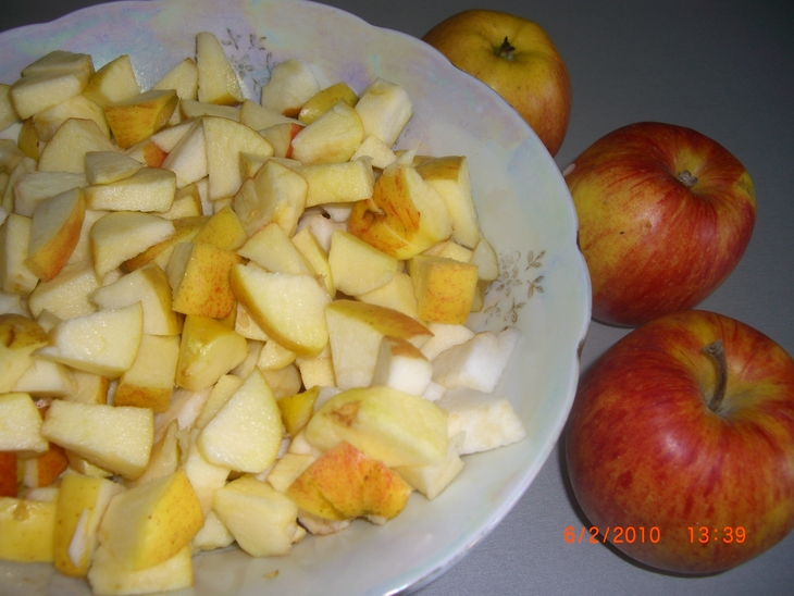 Яблочный пирог с медово-миндальной заливкой: шаг 1