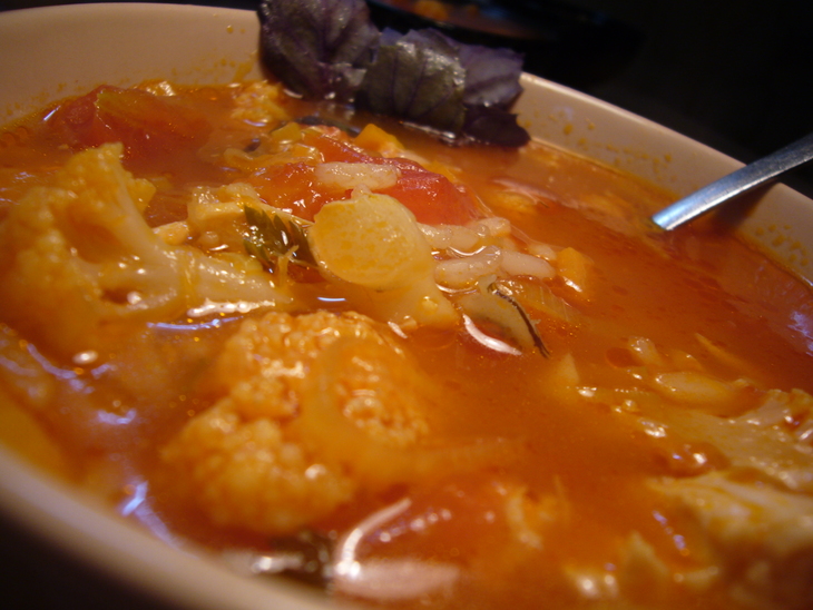 Томатный суп с рисом, пореем и цветной капустой.: шаг 2