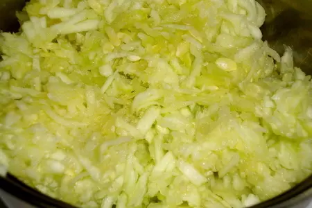 Ракушки с фаршем, кабачками и помидорами: шаг 4