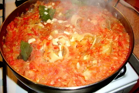 Ракушки с фаршем, кабачками и помидорами: шаг 8