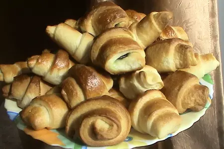 Рогалики с  мармеладом и шоколадом: шаг 2