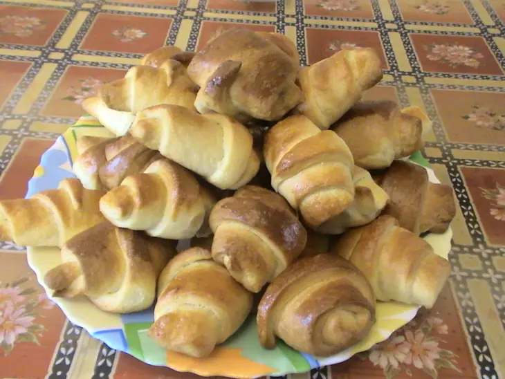 Рогалики с  мармеладом и шоколадом: шаг 3
