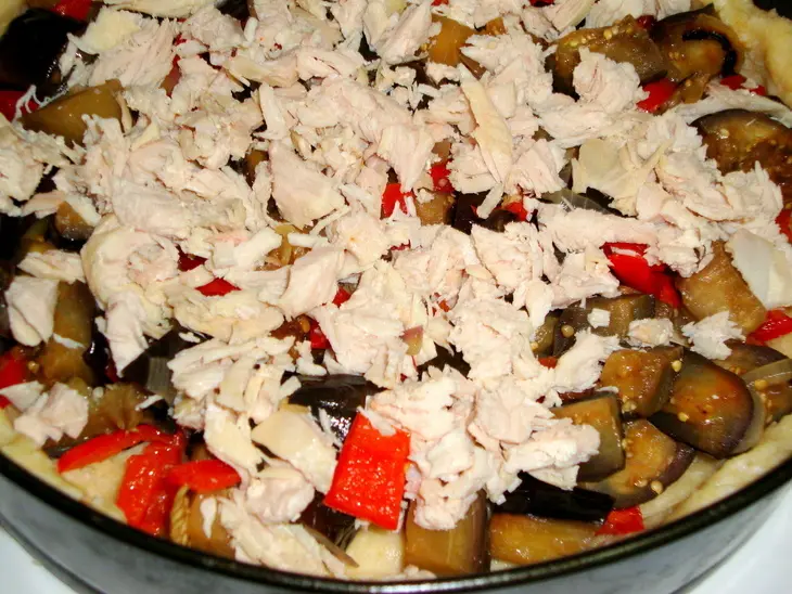 Пирог с баклажанами  и куриной грудкой: шаг 7