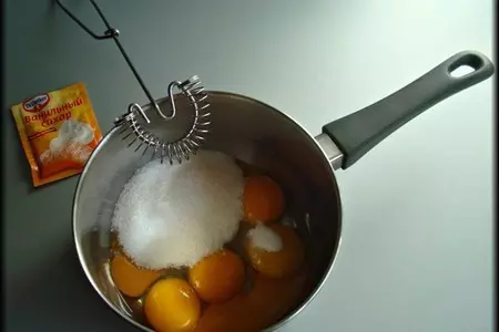 Карамелизованные пирожные из слоёного теста с орехово-шоколадным кремом.: шаг 5
