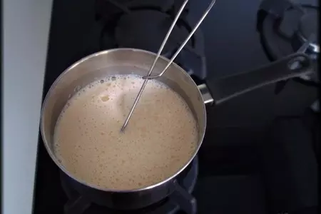 Карамелизованные пирожные из слоёного теста с орехово-шоколадным кремом.: шаг 7