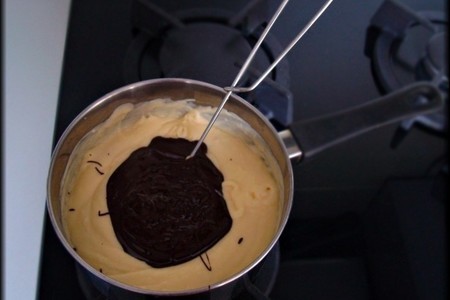 Карамелизованные пирожные из слоёного теста с орехово-шоколадным кремом.: шаг 8