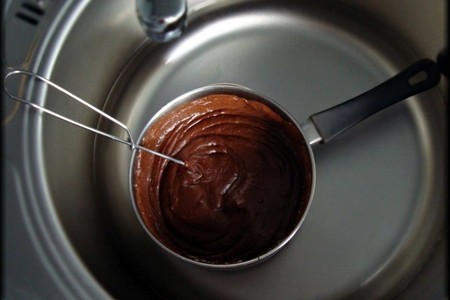 Карамелизованные пирожные из слоёного теста с орехово-шоколадным кремом.: шаг 9