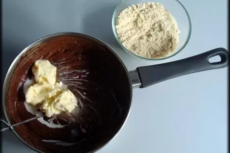 Карамелизованные пирожные из слоёного теста с орехово-шоколадным кремом.: шаг 10