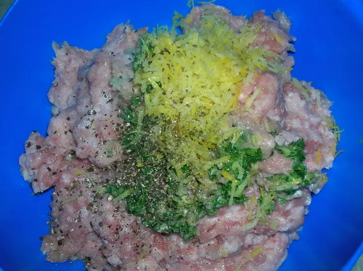 Куриные фрикадельки с лимонной ноткой и огуречно-йогуртовым соусом: шаг 2
