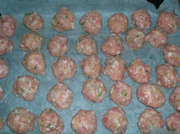 Куриные фрикадельки с лимонной ноткой и огуречно-йогуртовым соусом: шаг 4