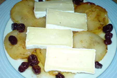 Салат  "быть может"  из груши,грецких орехов и сыра "camembert ": шаг 7