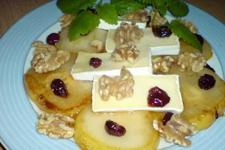 Салат  "быть может"  из груши,грецких орехов и сыра "camembert ": шаг 8