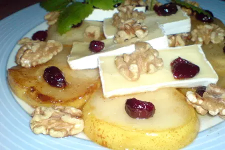 Салат  "быть может"  из груши,грецких орехов и сыра "camembert ": шаг 9
