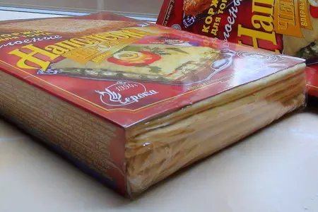 Закусочный торт «наполеон» с подкопченной сёмгой, печенью трески и икрой селёдки.: шаг 1