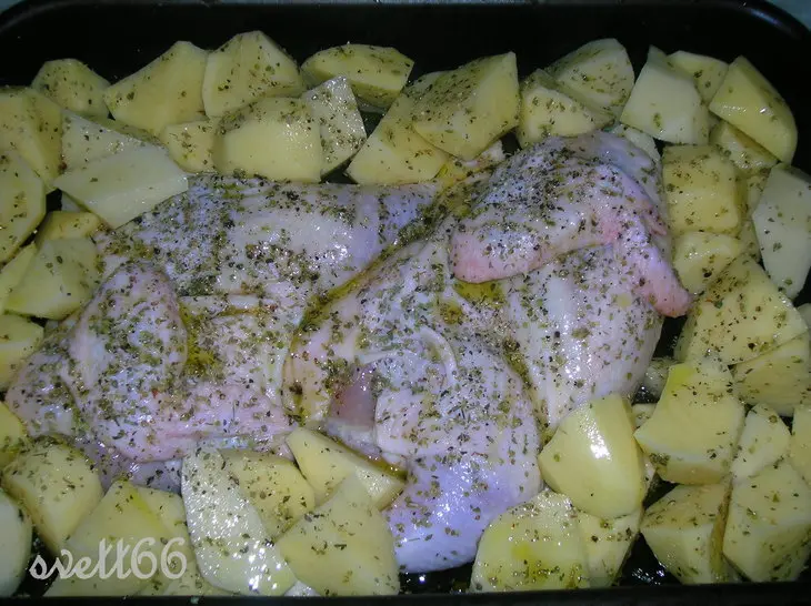 Цыпленок с картофелем запеченный с лимонным соком и орегано в оливковом масле ( критская кухня): шаг 3