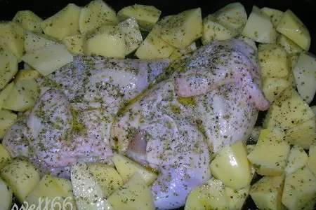 Цыпленок с картофелем запеченный с лимонным соком и орегано в оливковом масле ( критская кухня): шаг 3