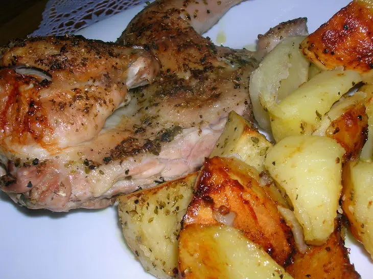 Цыпленок с картофелем запеченный с лимонным соком и орегано в оливковом масле ( критская кухня): шаг 4