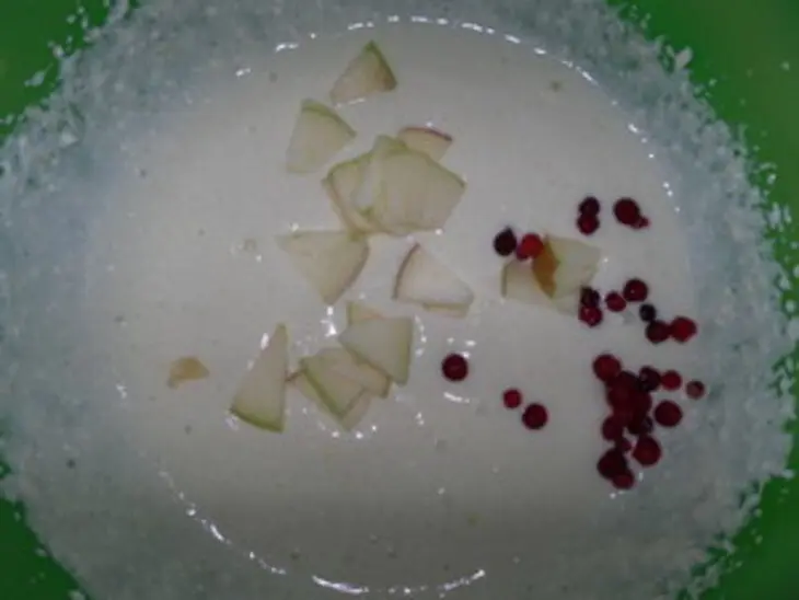 Творожное суфле с яблоками и брусникой: шаг 7