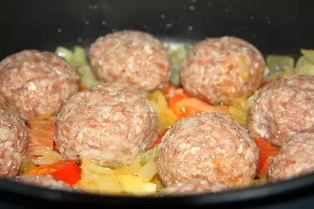 Тефтели в красном вине с рисом и кизилом: шаг 4