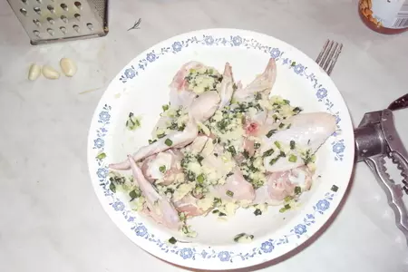 Вингз - куриные крылья в трех маринадах с ореховым соусом: шаг 5